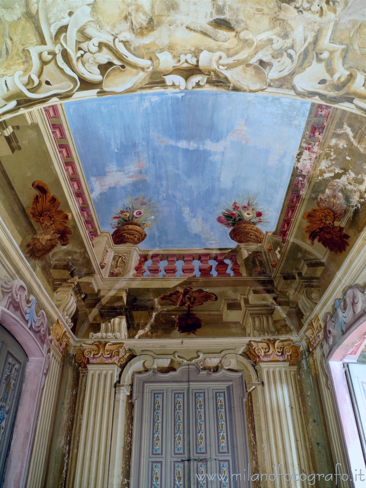 Bollate (Milan, Italy) - Trompe-l'oeil ceiling in a corridor of Villa Arconati